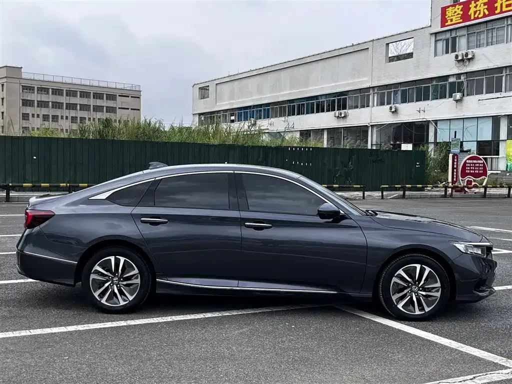 Honda Accord — фото 10