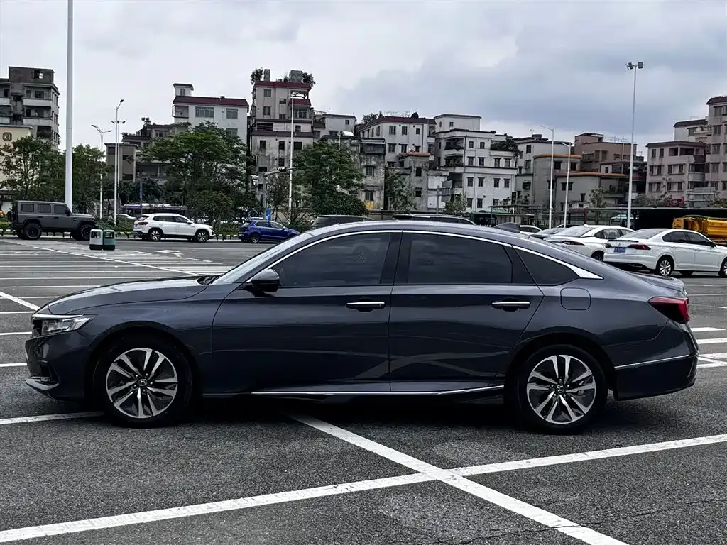 Honda Accord — фото 8