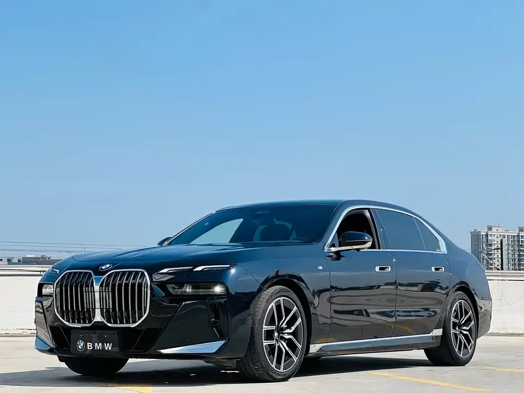 BMW 7 Series — фото 1