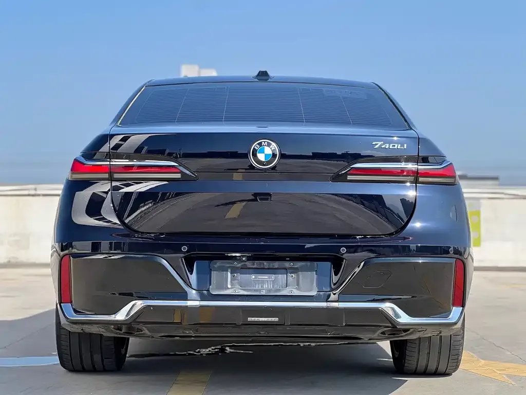BMW 7 Series — фото 9