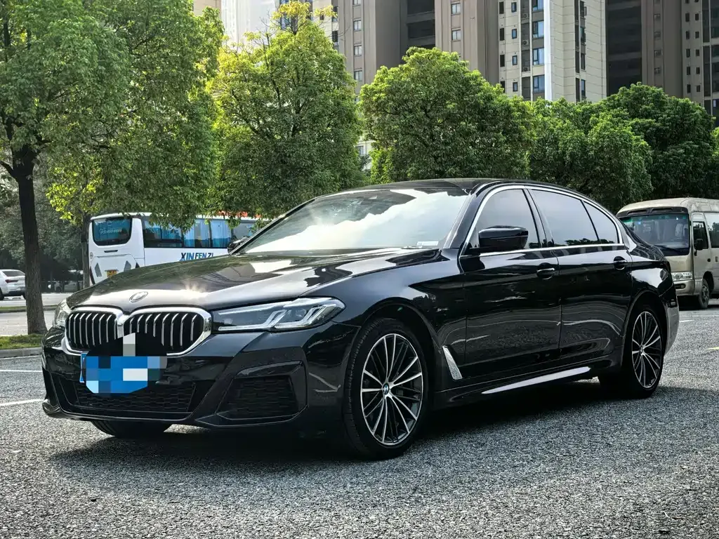 BMW 5 Series — фото 1