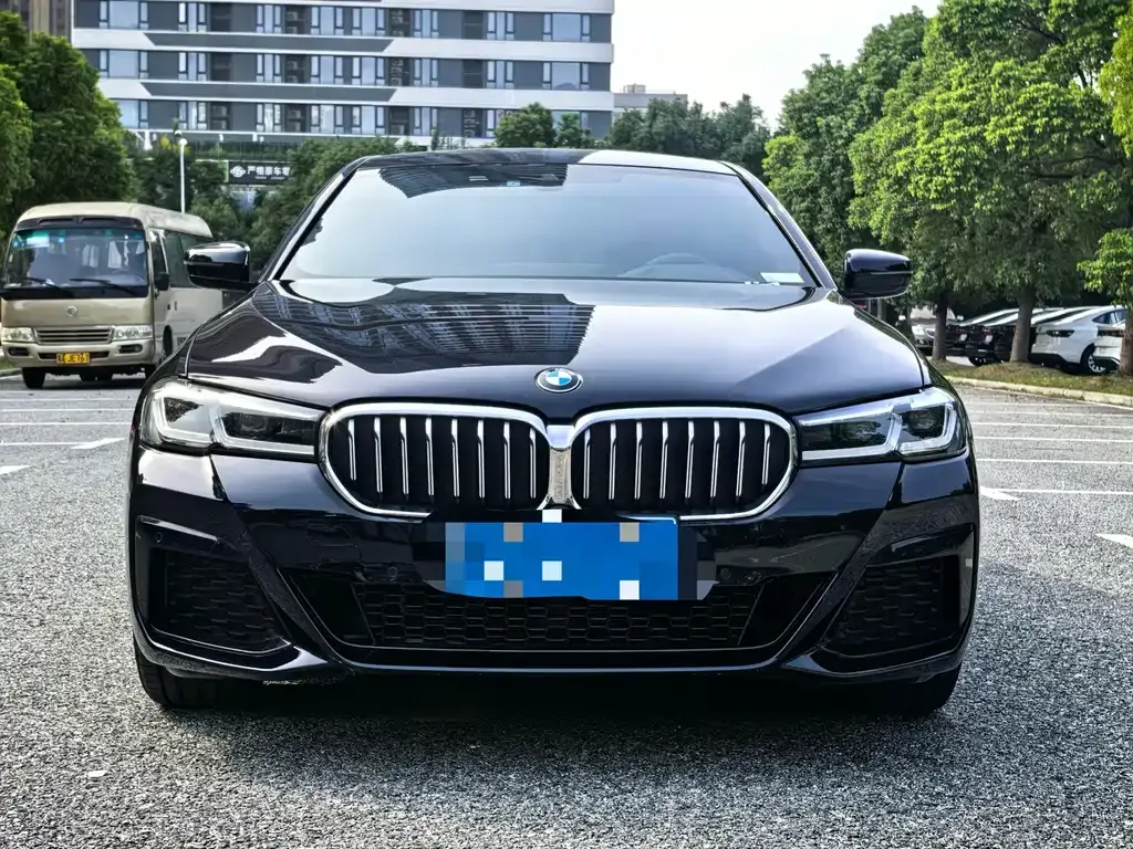 BMW 5 Series — фото 8