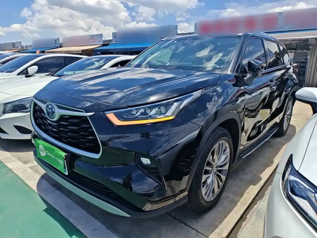 Toyota Highlander — фото 1