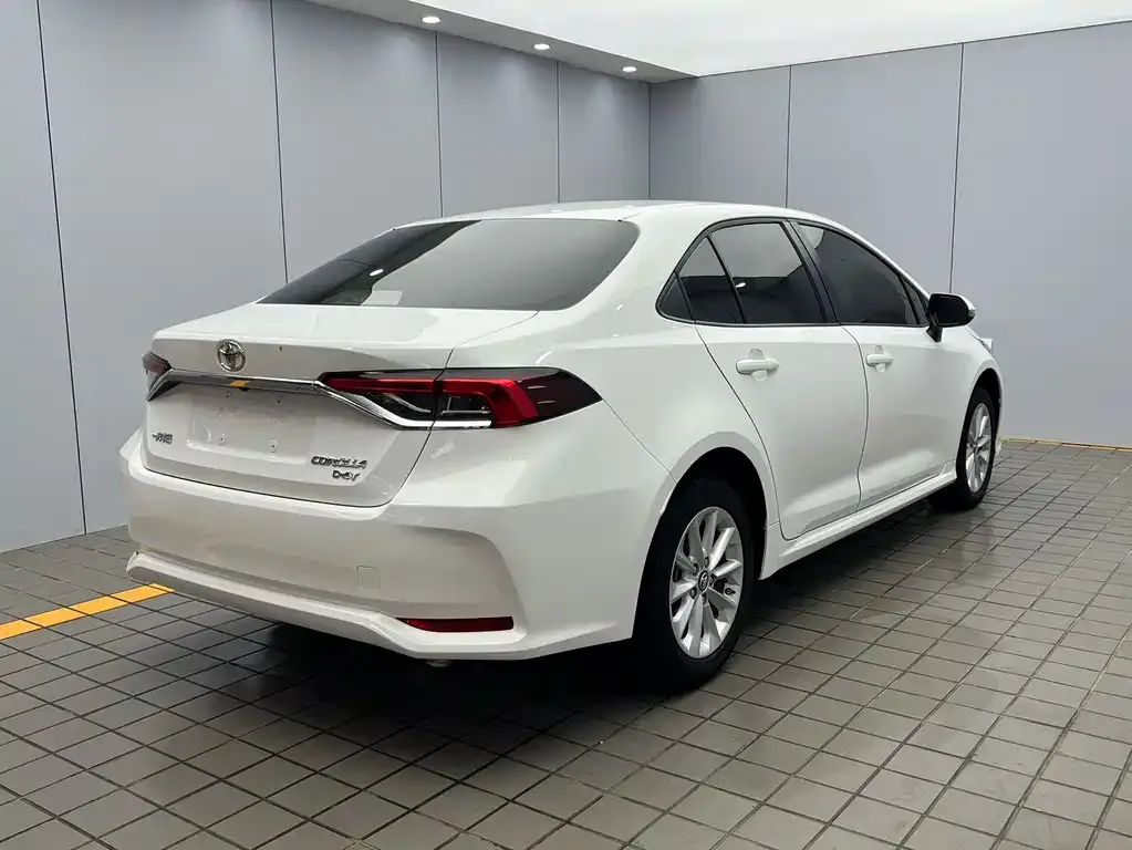 Toyota Corolla — фото 5