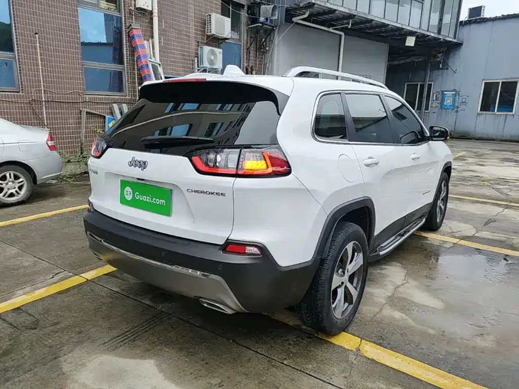 Jeep Cherokee 2021 из CN, фото 10