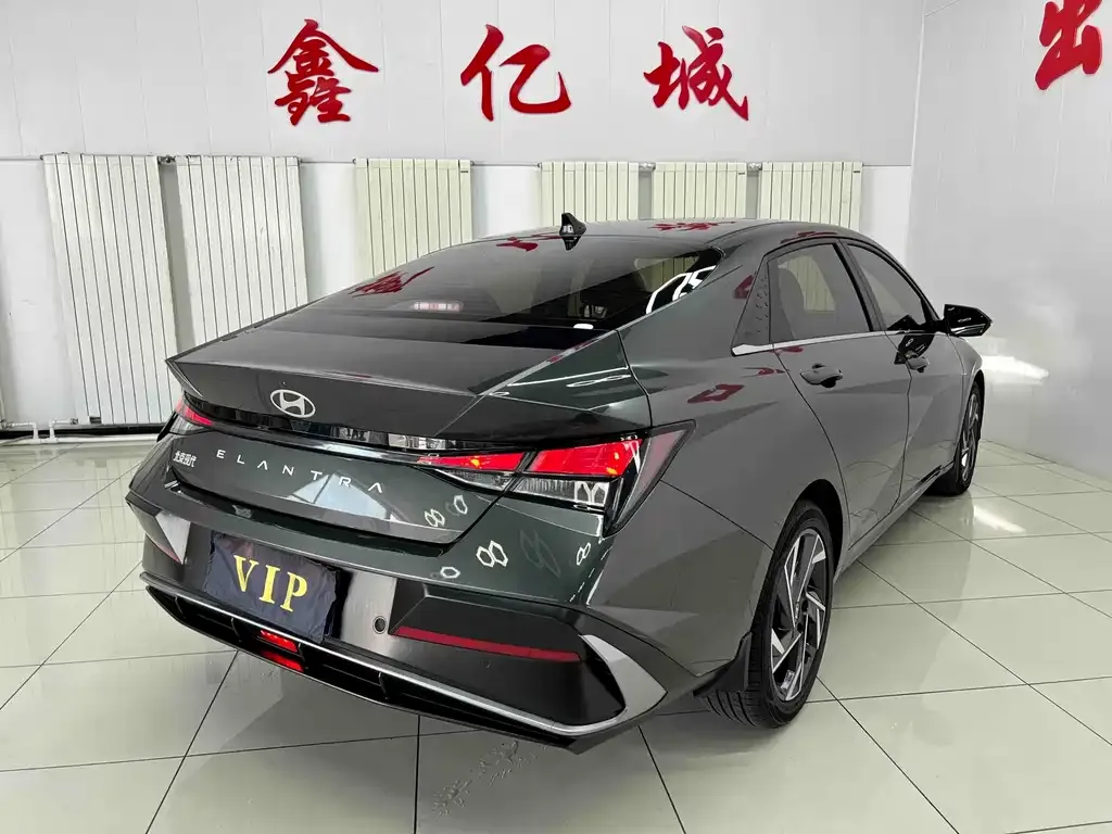 Hyundai Elantra — фото 5