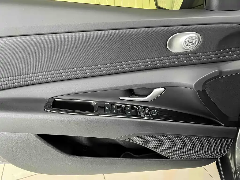 Hyundai Elantra — фото 9
