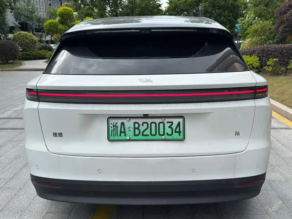 Li Auto i6 — фото 3
