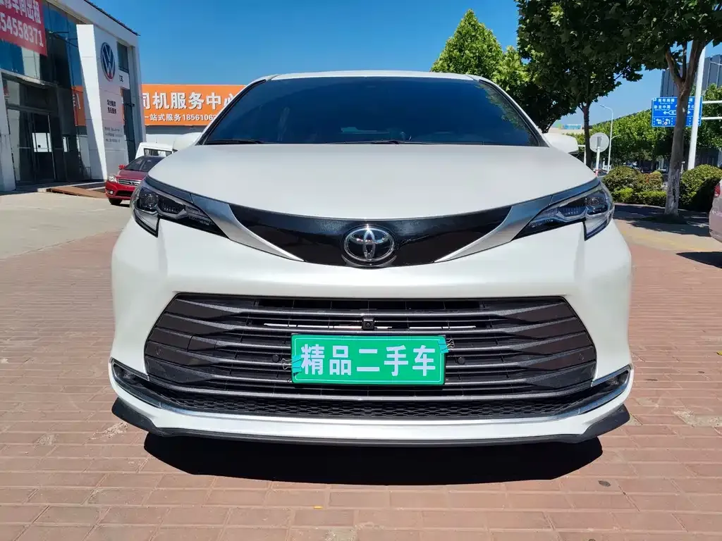 Toyota Sienna — фото 2