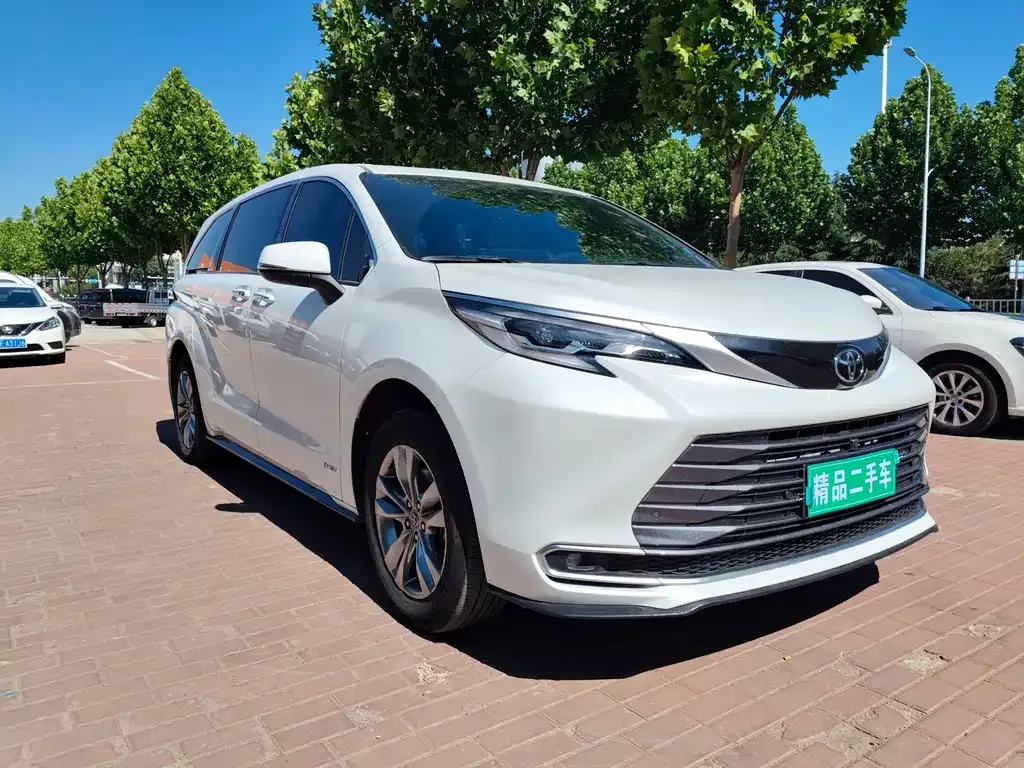 Toyota Sienna — фото 4