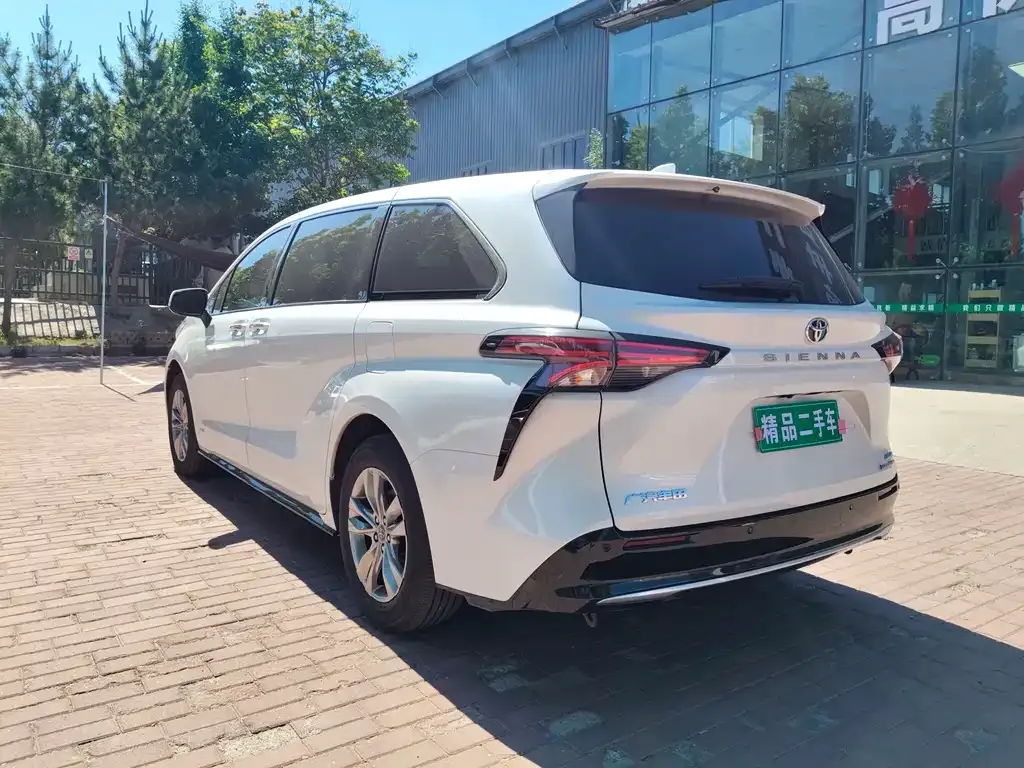 Toyota Sienna — фото 7