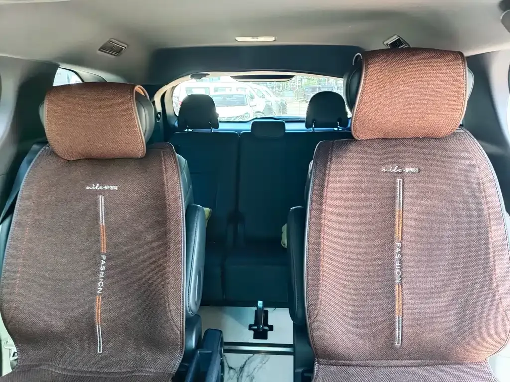 Toyota Sienna — фото 8