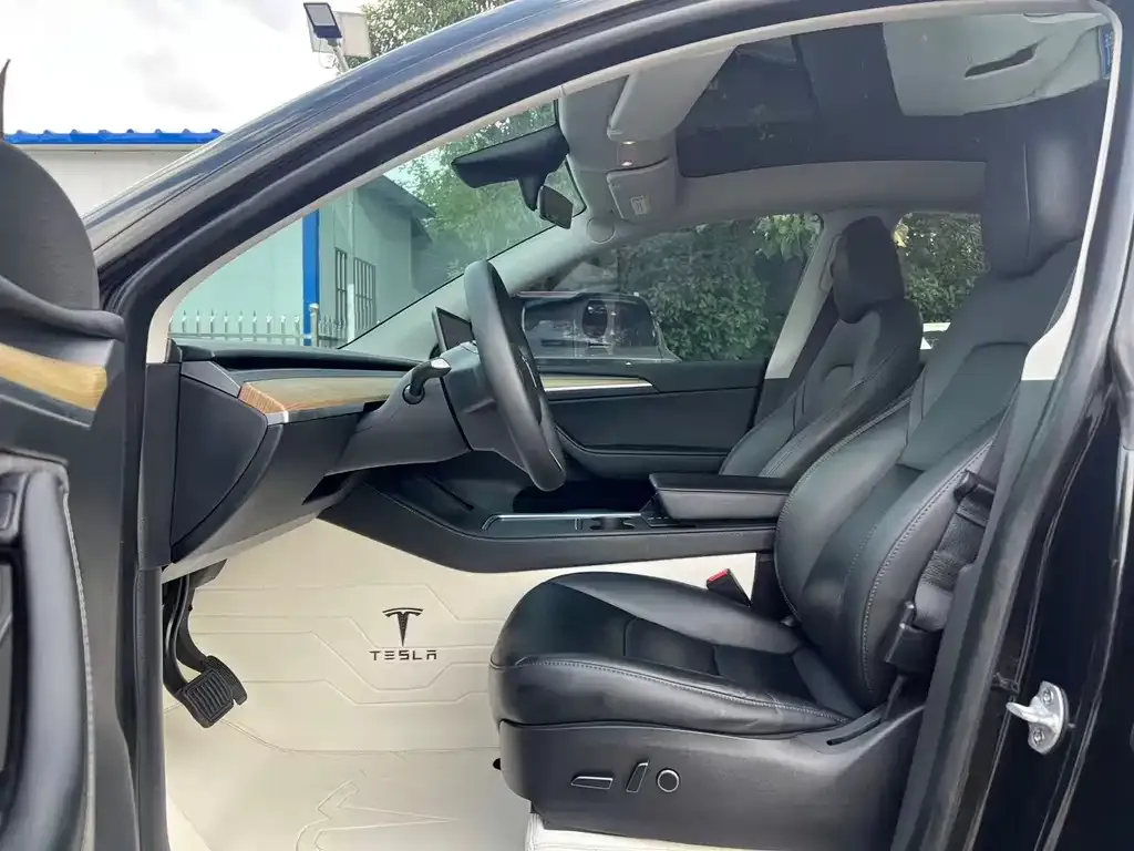 Tesla Model Y — фото 5