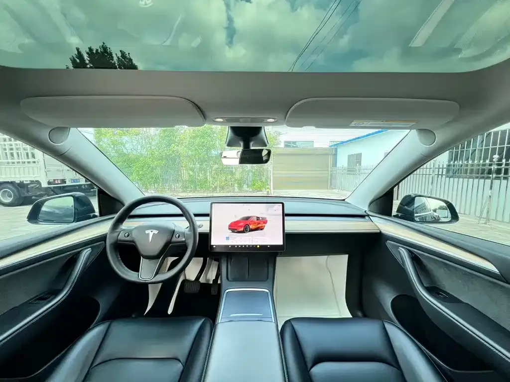 Tesla Model Y — фото 8