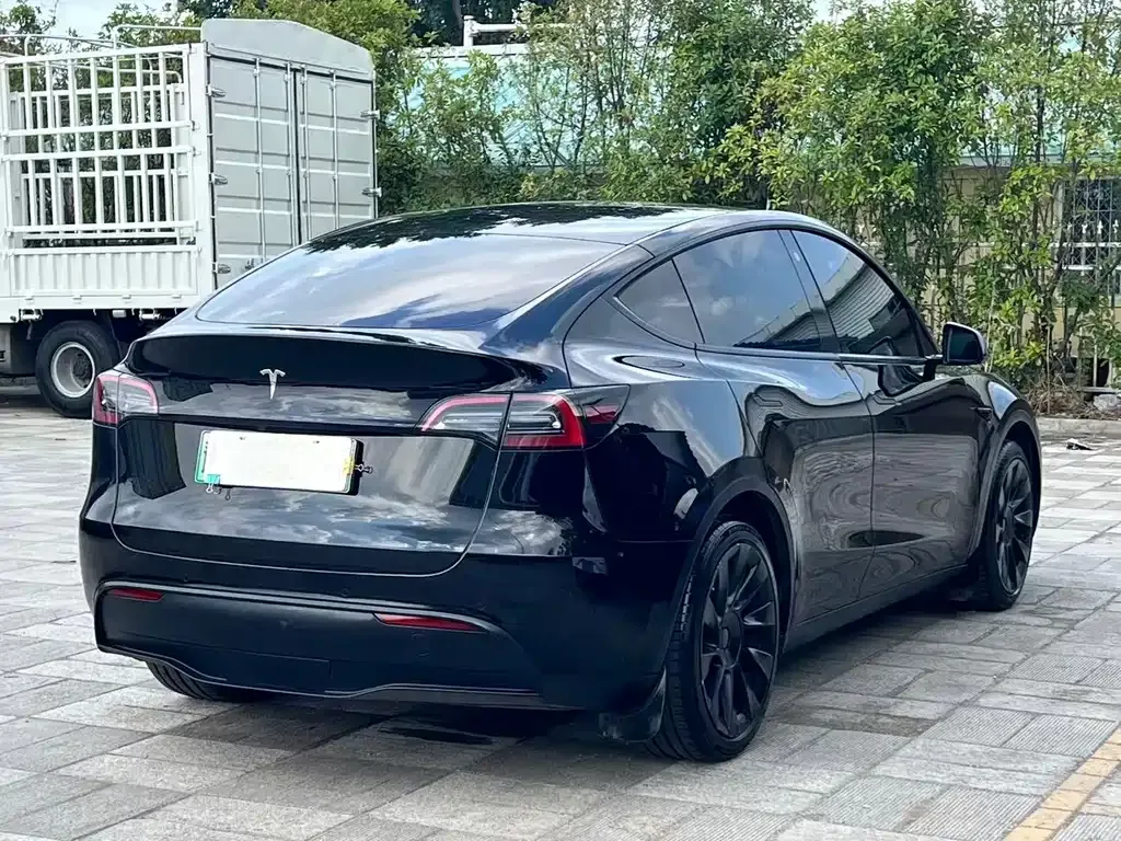 Tesla Model Y — фото 7