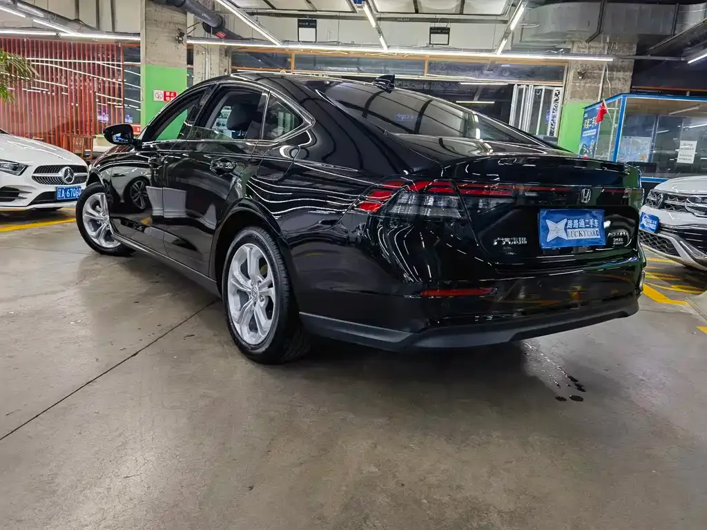 Honda Accord — фото 10