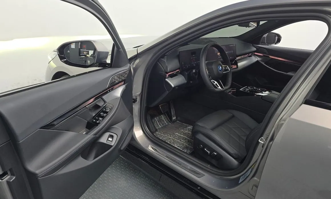 BMW i5 — фото 10