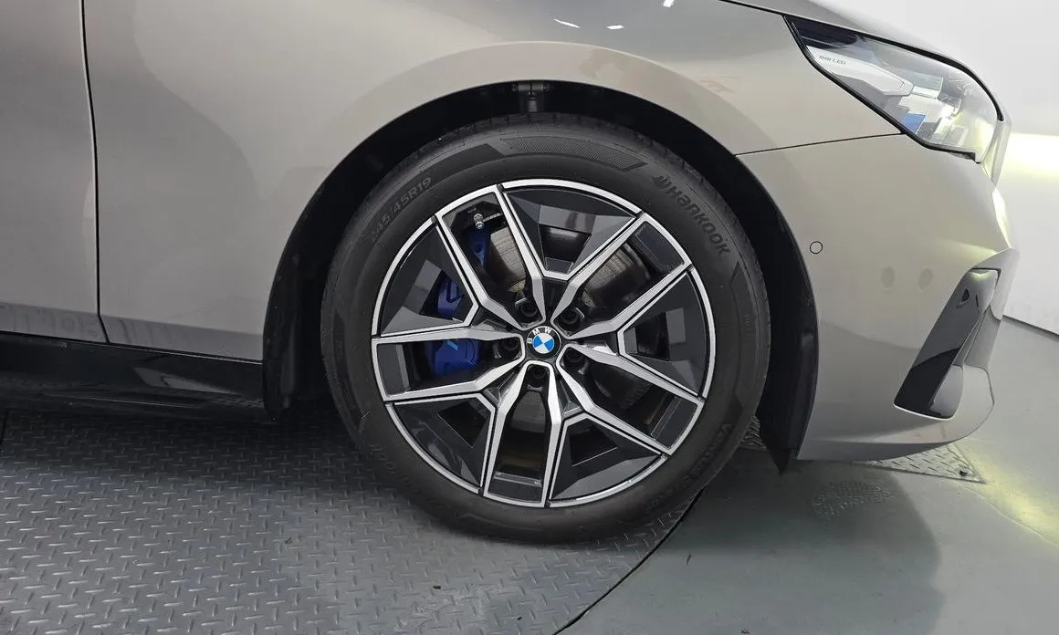 BMW i5 — фото 5