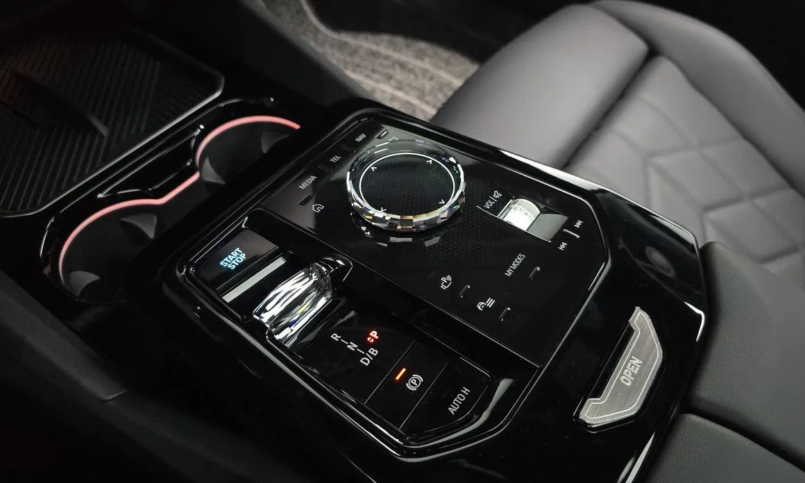 BMW i5 — фото 9