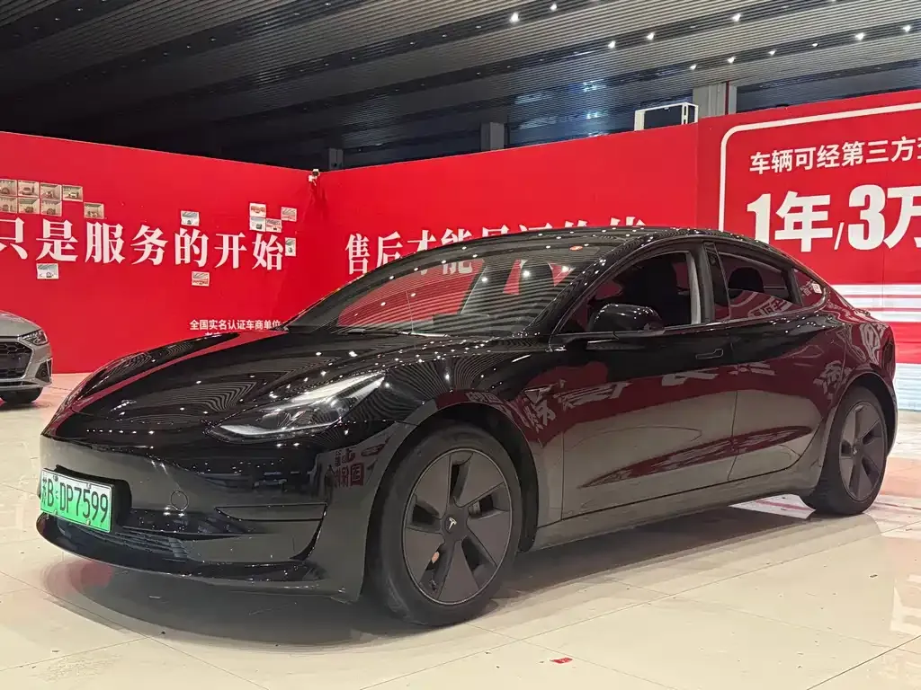 Tesla Model 3 — фото 1