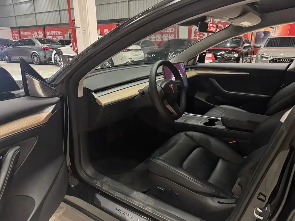 Tesla Model 3 — фото 9