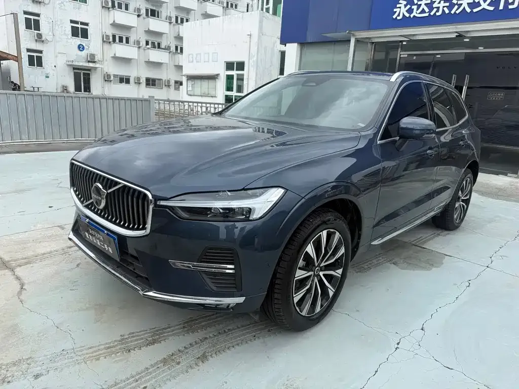 Volvo XC60 — фото 1