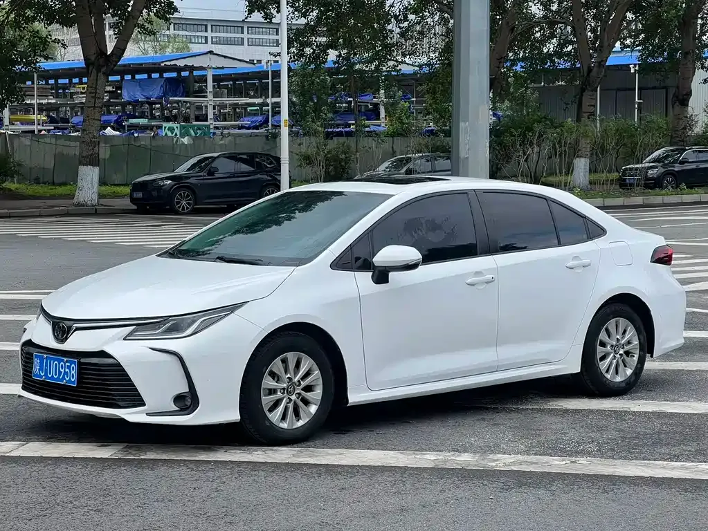 Toyota Corolla — фото 1