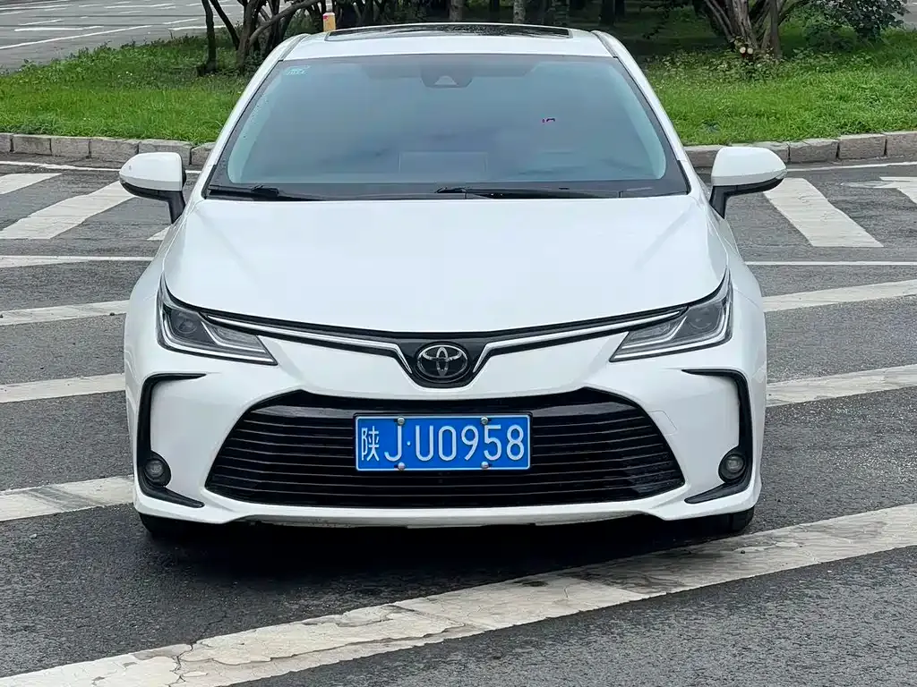 Toyota Corolla — фото 4