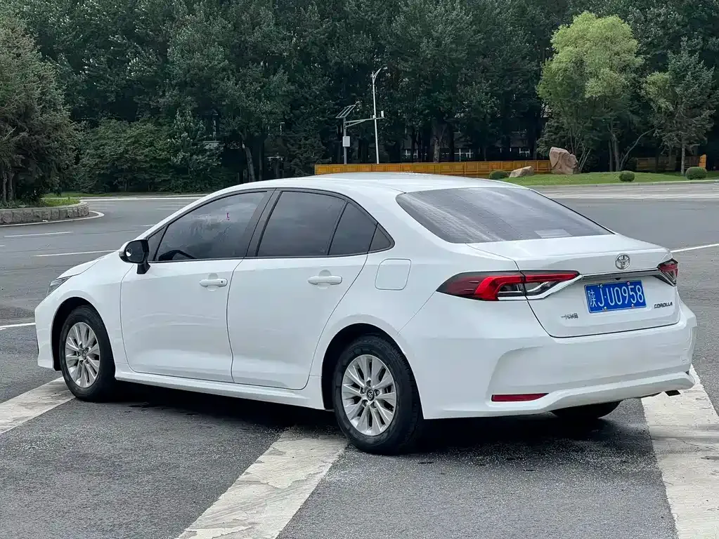 Toyota Corolla — фото 6