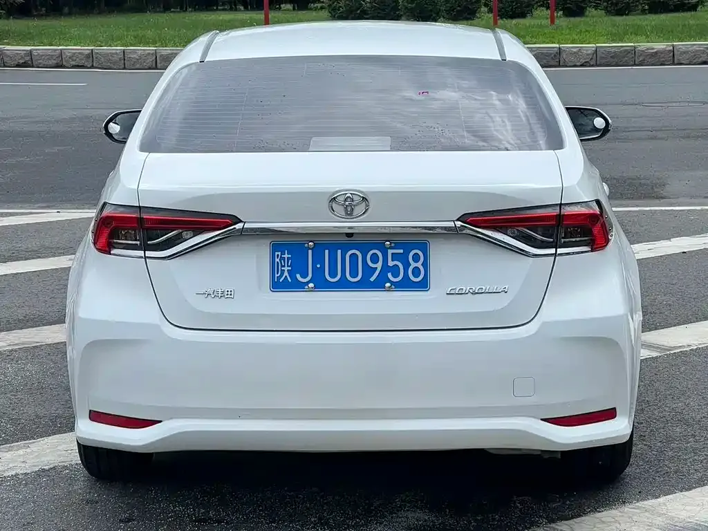 Toyota Corolla — фото 8
