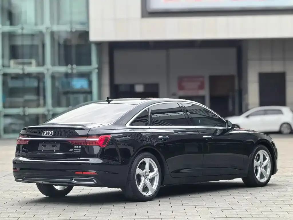 Audi A6L — фото 9