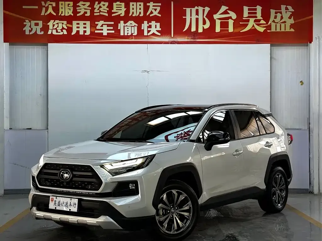 Toyota RAV4 — фото 1