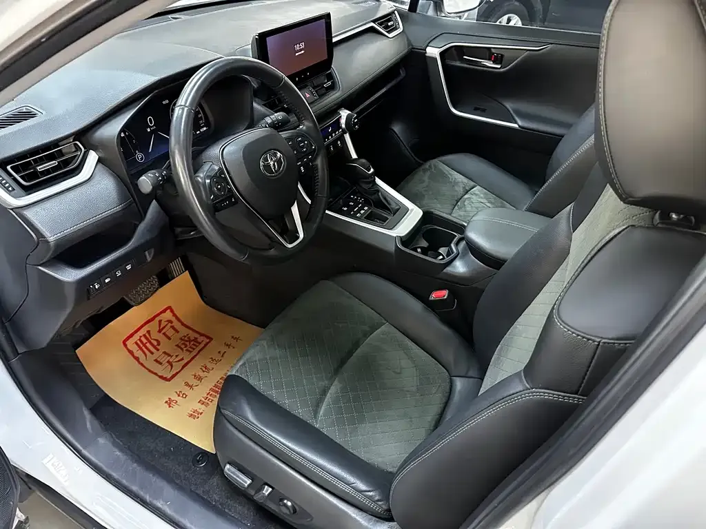 Toyota RAV4 — фото 3