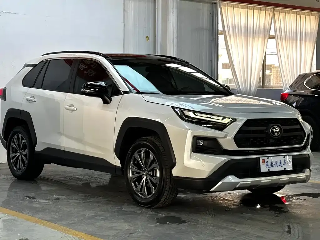 Toyota RAV4 — фото 9