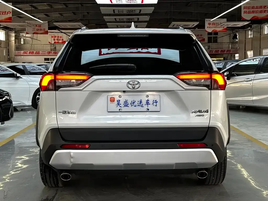 Toyota RAV4 — фото 6