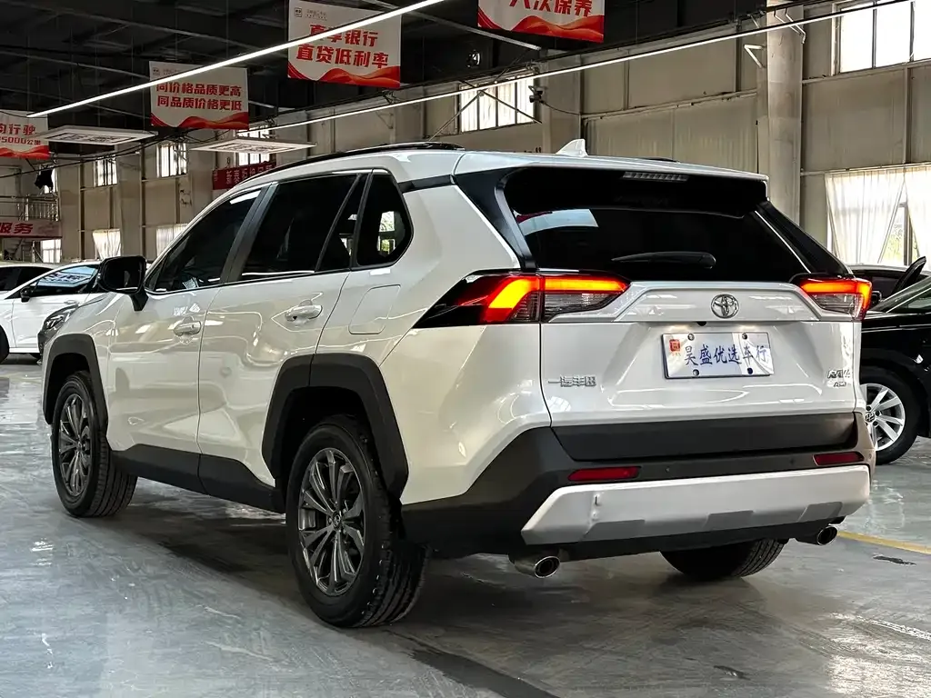 Toyota RAV4 — фото 4
