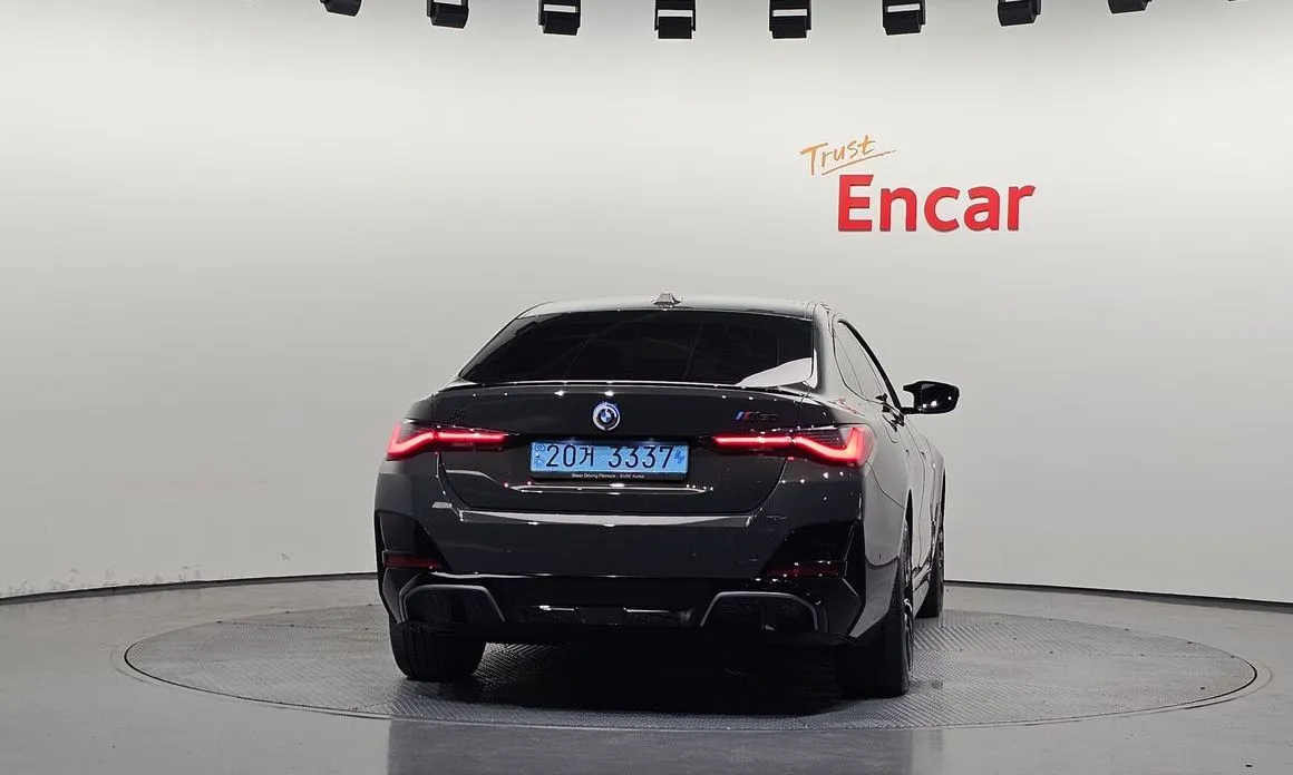 BMW i4 — фото 7