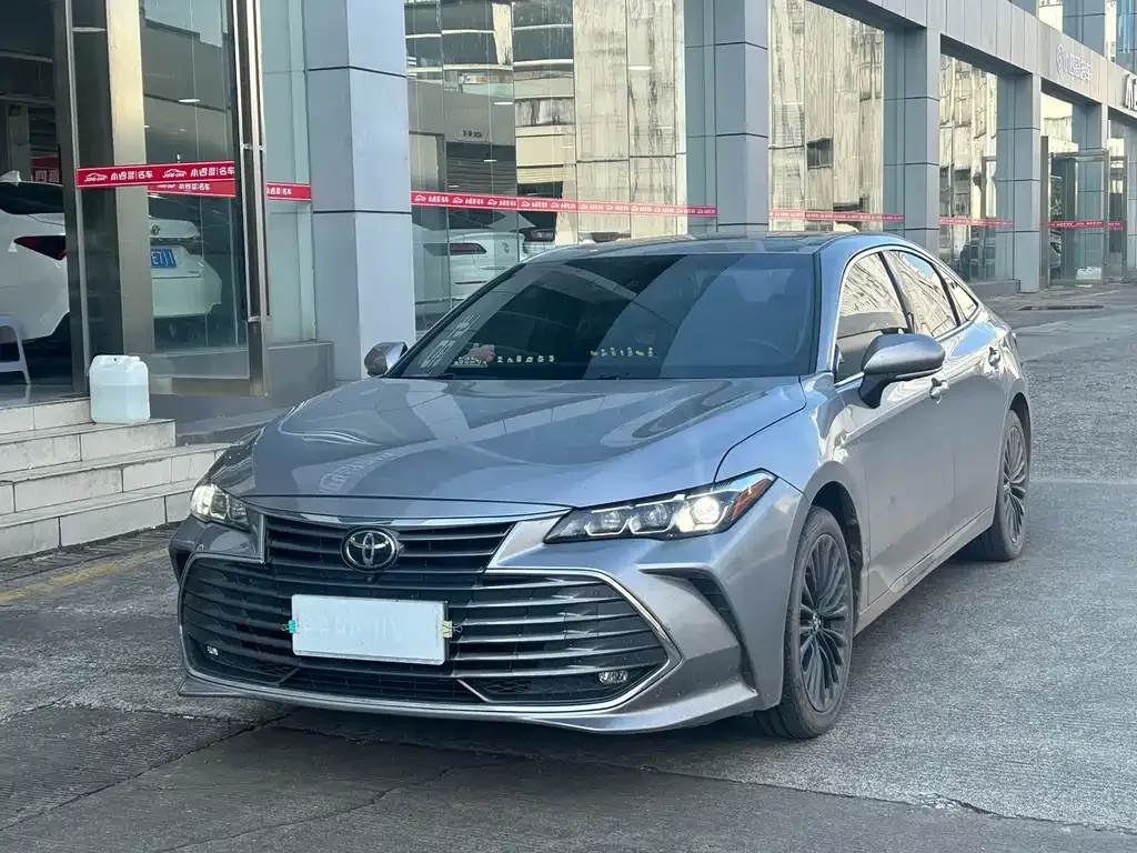 Toyota Avalon — фото 1