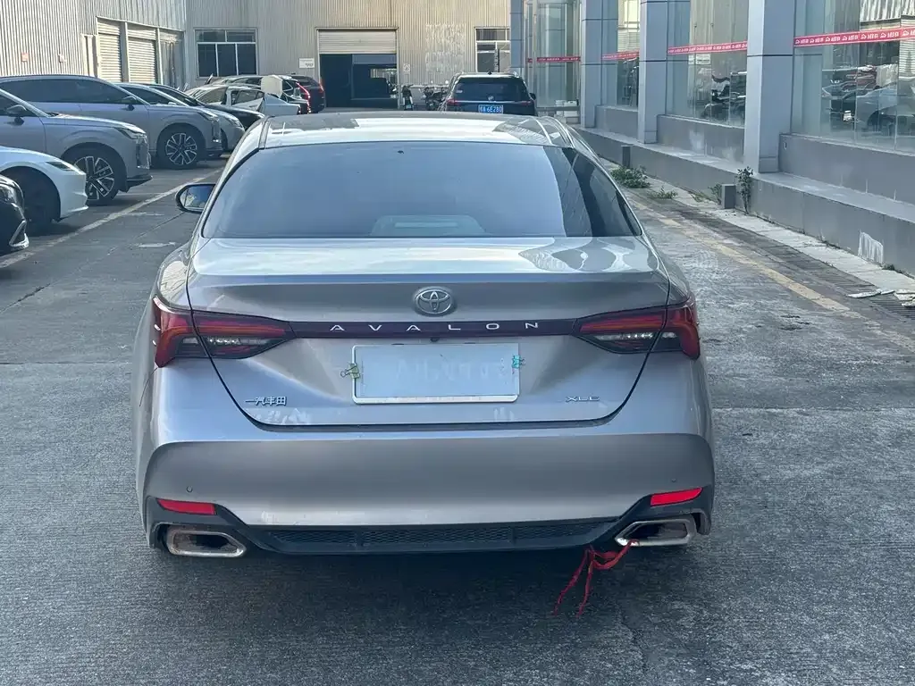 Toyota Avalon — фото 10