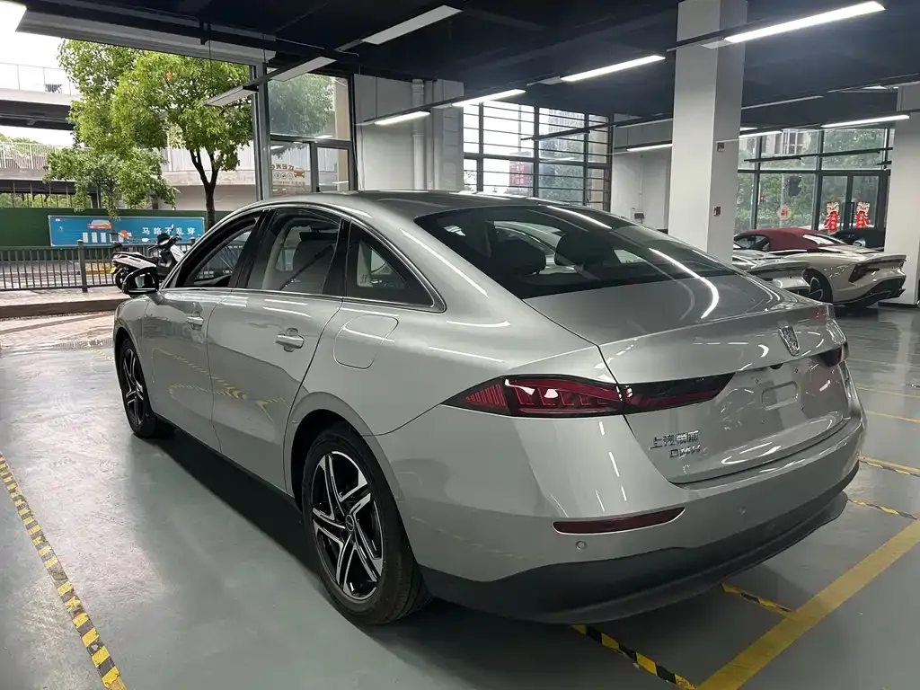 Roewe D7 — фото 10