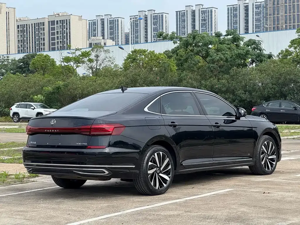 Volkswagen Passat — фото 10