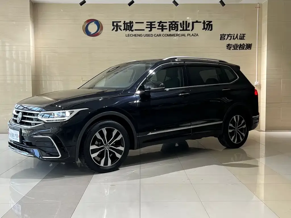 Volkswagen Tiguan L — фото 1