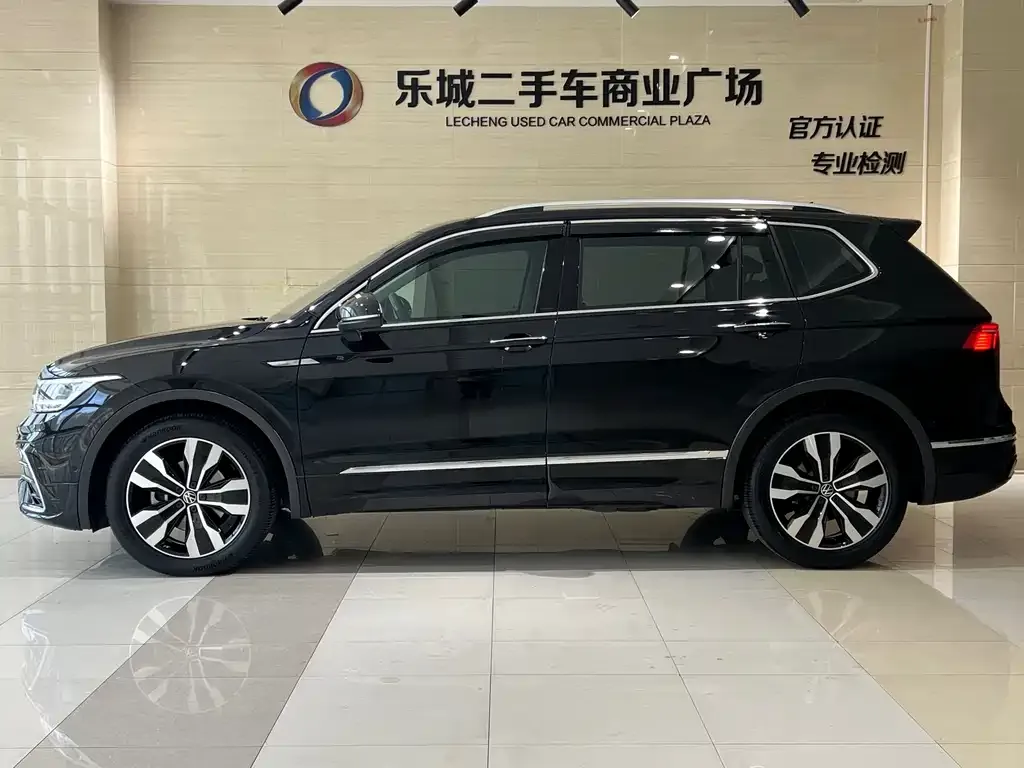 Volkswagen Tiguan L — фото 3