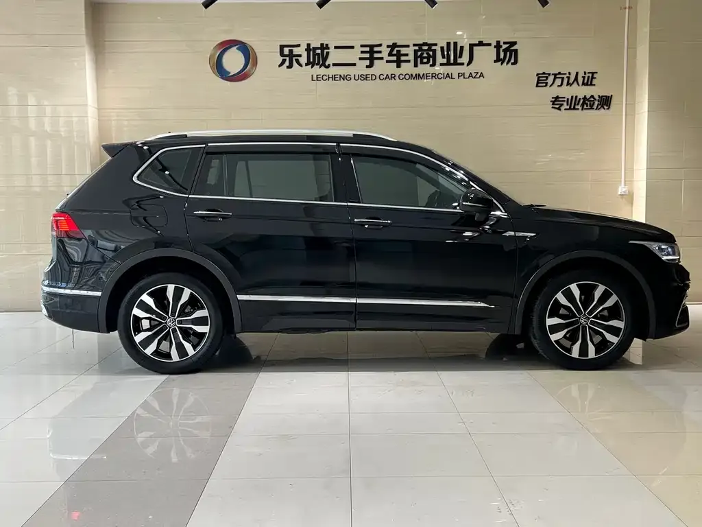 Volkswagen Tiguan L — фото 8