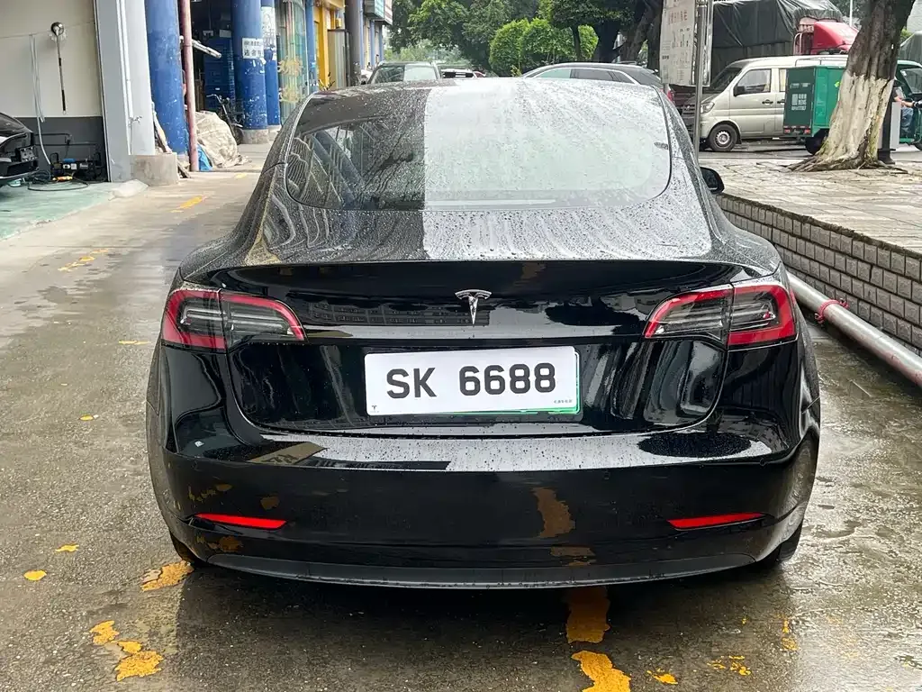 Tesla Model 3 — фото 9