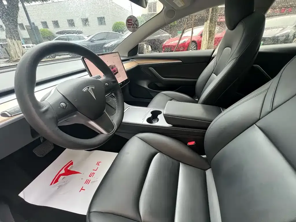 Tesla Model 3 — фото 3