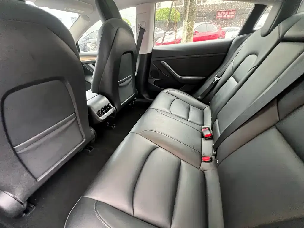 Tesla Model 3 — фото 4