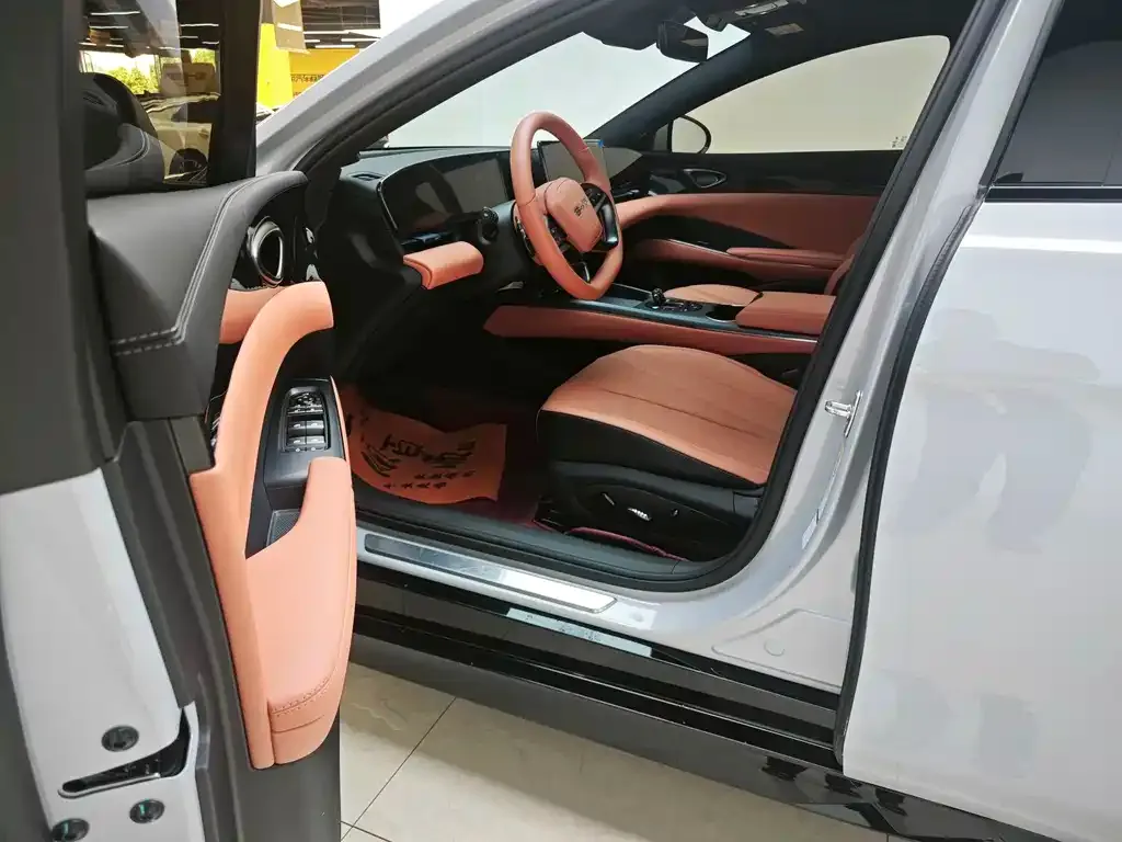 BYD Seal — фото 8
