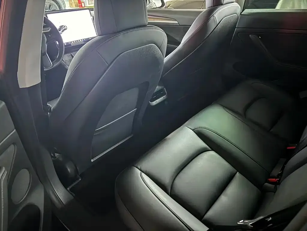 Tesla Model 3 — фото 9