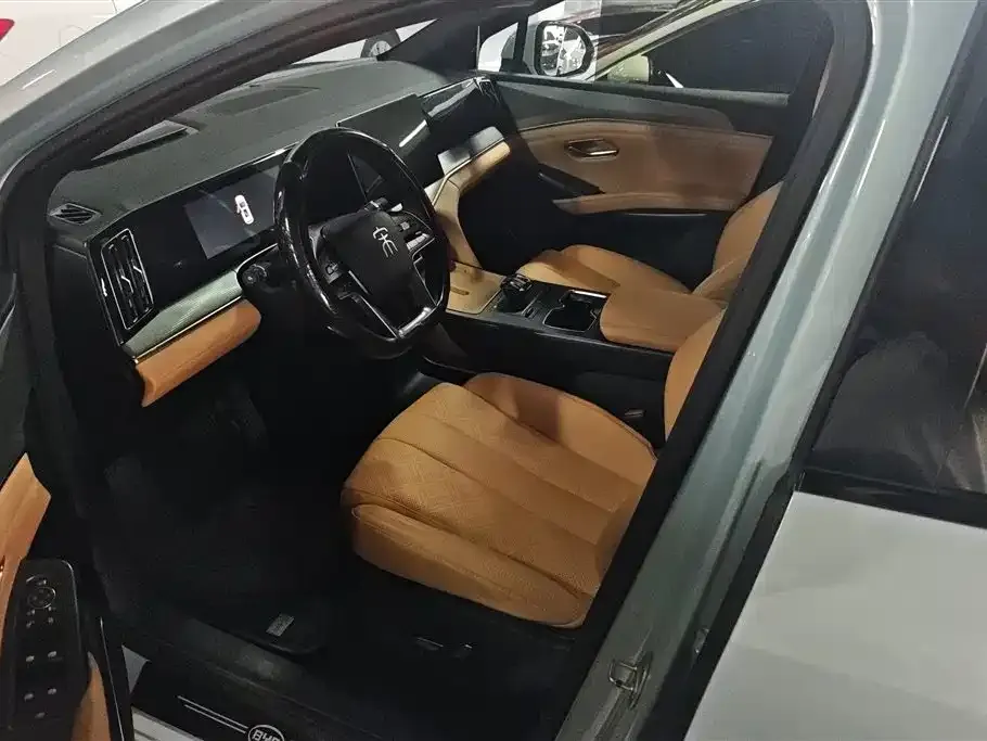BYD L DM-i — фото 3